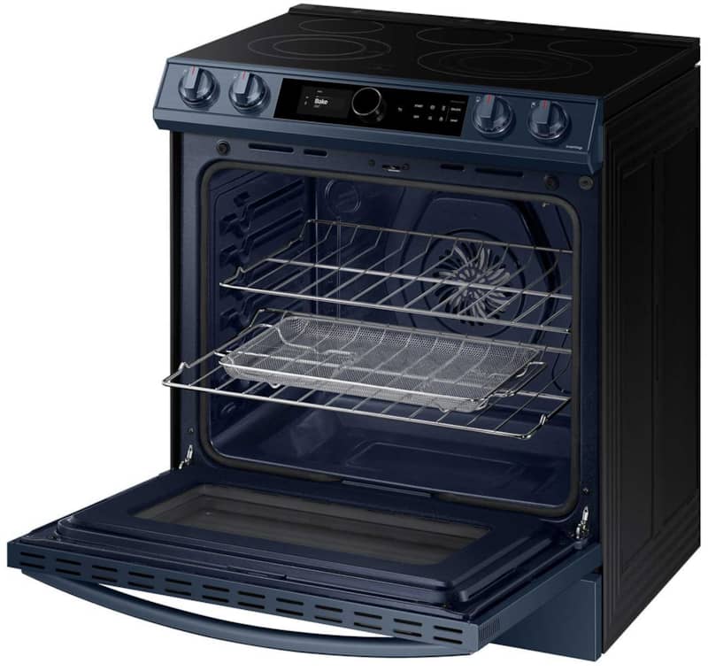 Samsung-SlideInElectricRange-NE63A8711QN-Right-Angle-Open-Racks.jpg